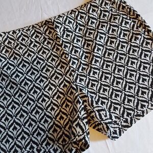 NWOT Banana Republic Women's Size 12 Black & White Print Stretch 4 1/2"‎ Shorts